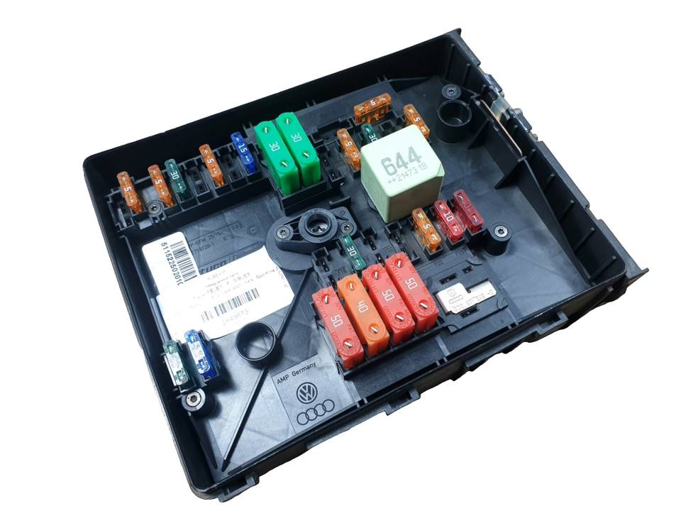 CAJA RELES / FUSIBLES 1K0937125A VOLKSWAGEN GOLF V VARIANT (1K5) Autodesguaces Alicante