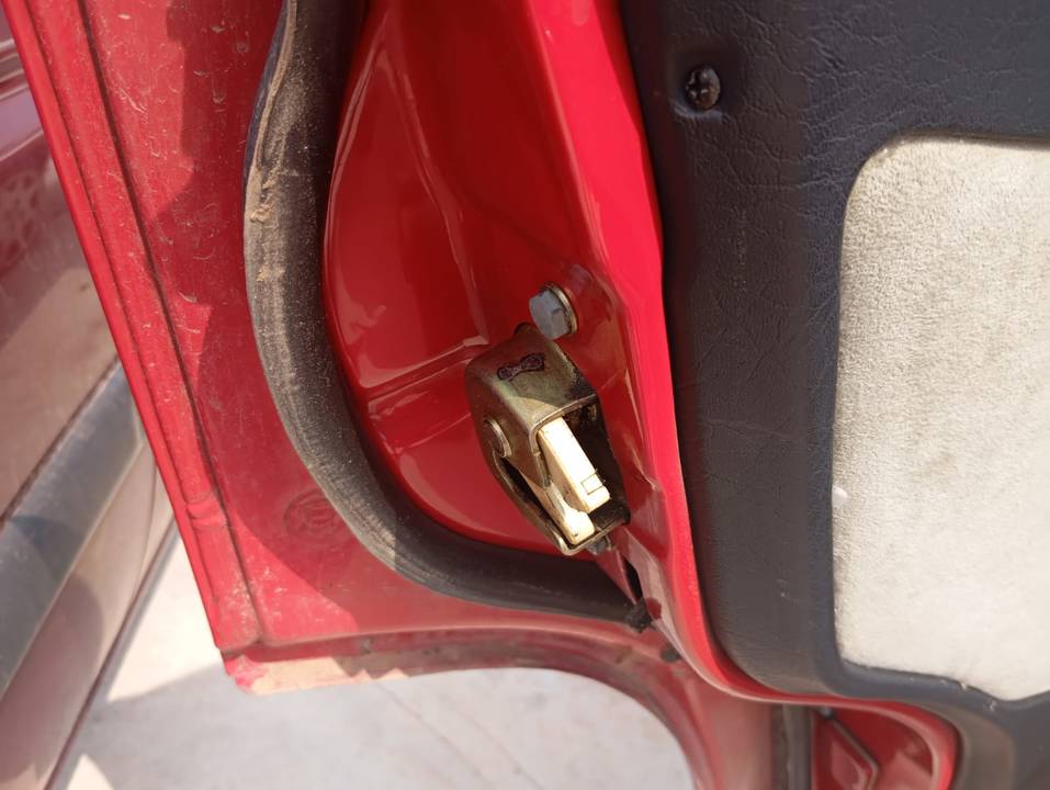 CERRADURA PUERTA TRASERA IZQUIERDA