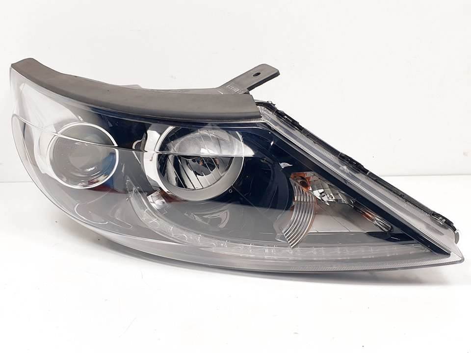 Right headlight - 082231140