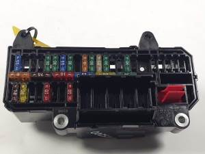 CAJA RELES / FUSIBLES 10688710 BMW SERIE 7 (E65/E66) Autodesguaces Alicante