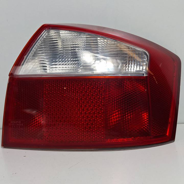 PILOTO TRASERO DERECHO 014411964RR AUDI A4 BERLINA (8E) Autodesguaces Alicante