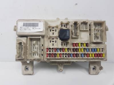 CAJA RELES / FUSIBLES 4M5T14A073DJ FORD FOCUS BERLINA (CAP) Autodesguaces Alicante
