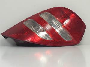 PILOTO TRASERO DERECHO A1698200464B MERCEDES CLASE A (W169) Autodesguaces Alicante