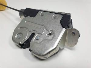 CERRADURA MALETERO / PORTON 2217500085 MERCEDES CLASE S (W221) BERLINA Autodesguaces Alicante
