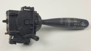 MANDO LIMPIA 173647 TOYOTA YARIS (NCP1/NLP1/SCP1) Autodesguaces Alicante