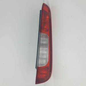 PILOTO TRASERO DERECHO 3M5113N411AA FORD FOCUS C-MAX (CAP) Autodesguaces Alicante