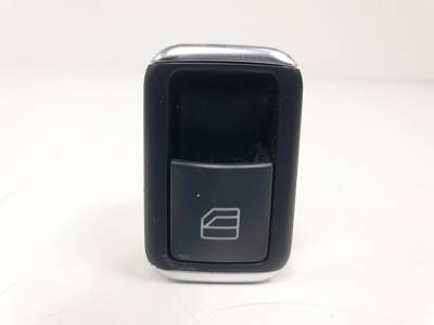 MANDO ELEVALUNAS DELANTERO DERECHO A2049058102 MERCEDES CLASE B (W246) Autodesguaces Alicante
