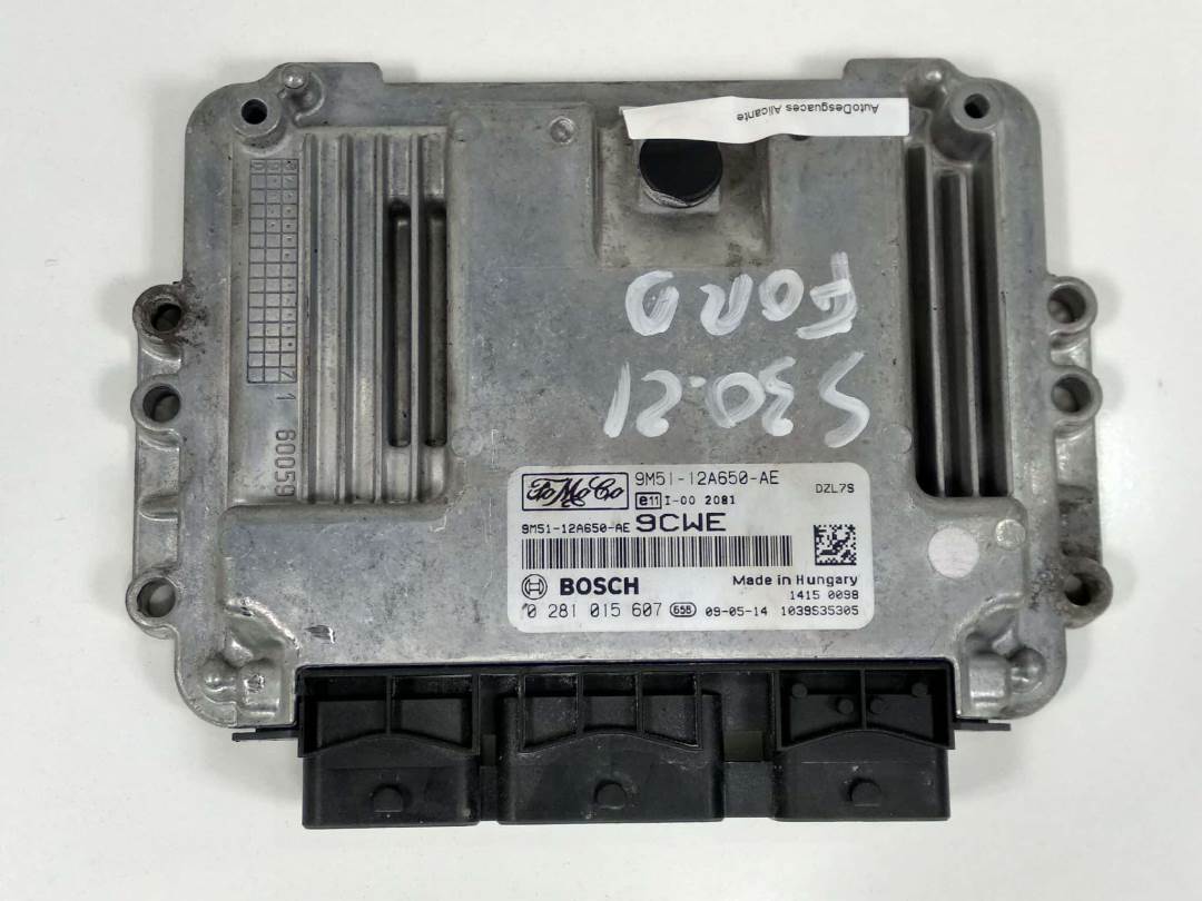Calculateur moteur - 0281015607 - FORD - FOCUS TURNIER (CB4)