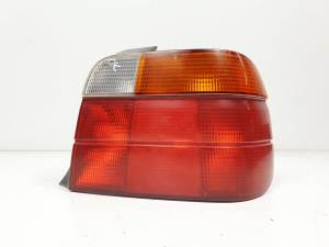 PILOTO TRASERO DERECHO 8357870 BMW SERIE 3 COMPACTO (E36) Autodesguaces Alicante