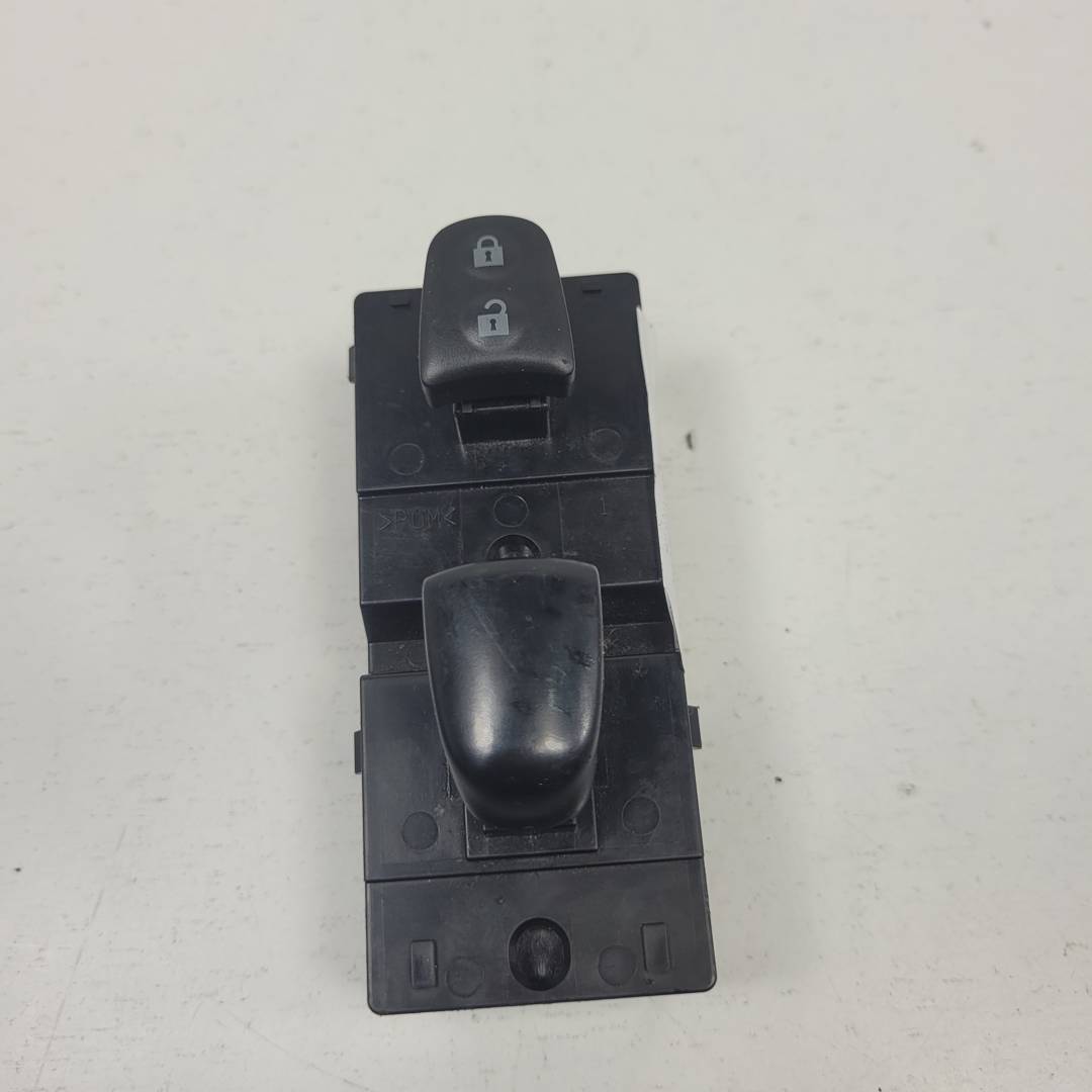 MANDO ELEVALUNAS DELANTERO DERECHO - 254111KA5A - NISSAN - JUKE (F15)