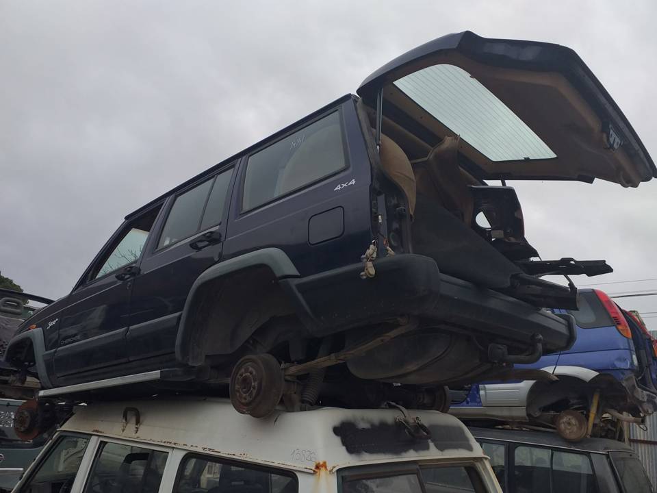 Imagen del vehículo CHRYSLER JEEP CHEROKEE (J)