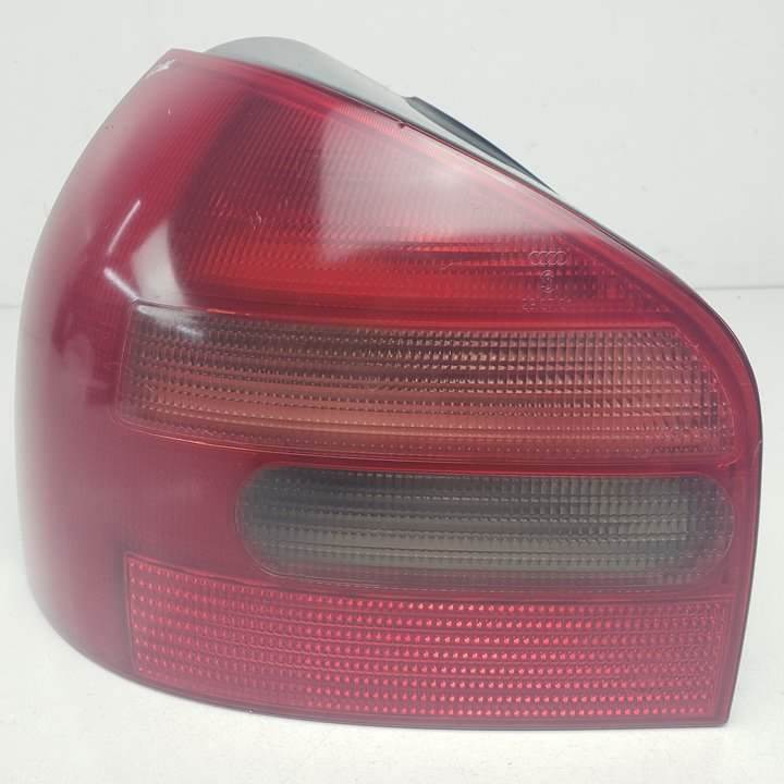 PILOTO TRASERO IZQUIERDO - 8L0945095A - AUDI - A3 (8L)
