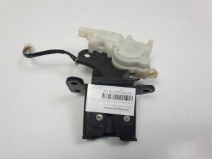 CERRADURA MALETERO / PORTON MAZDA 3 BERLINA (BK) Autodesguaces Alicante