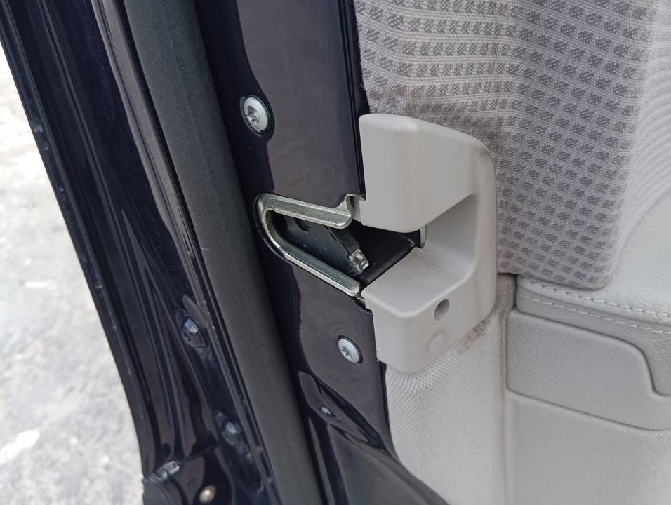 CERRADURA PUERTA DELANTERA IZQUIERDA
