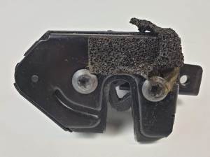 CERRADURA MALETERO / PORTON 51247016049 LAND ROVER DISCOVERY 3 Autodesguaces Alicante