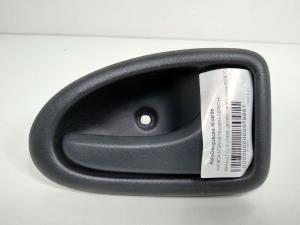 MANETA INTERIOR TRASERA DERECHA 7700423888 RENAULT CLIO II FASE I (B/CBO) Autodesguaces Alicante