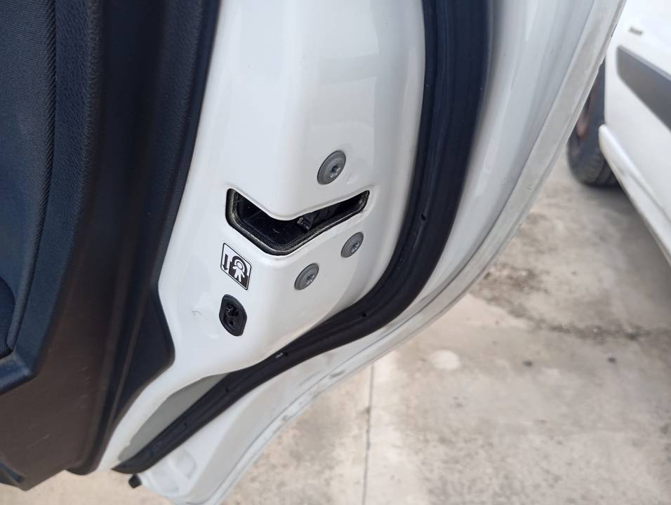 CERRADURA PUERTA TRASERA DERECHA