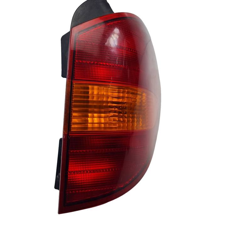 PILOTO TRASERO DERECHO 8360221 SSANGYONG RODIUS Autodesguaces Alicante