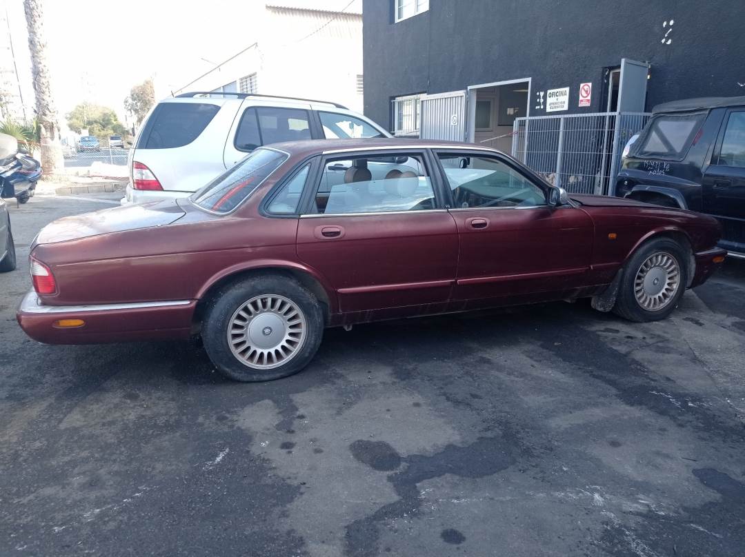 JAGUAR XJ (1997 - 2002)