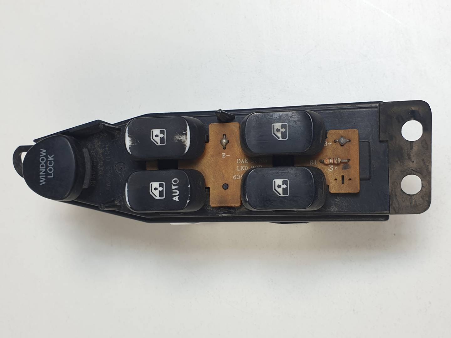 MANDO ELEVALUNAS DELANTERO IZQUIERDO - 9357029050 - HYUNDAI - LANTRA BERLINA (RD)