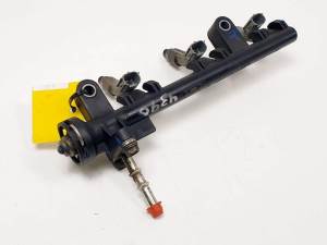 RAMPA INYECTORA 238140Q010A TOYOTA YARIS (NCP1/NLP1/SCP1) Autodesguaces Alicante