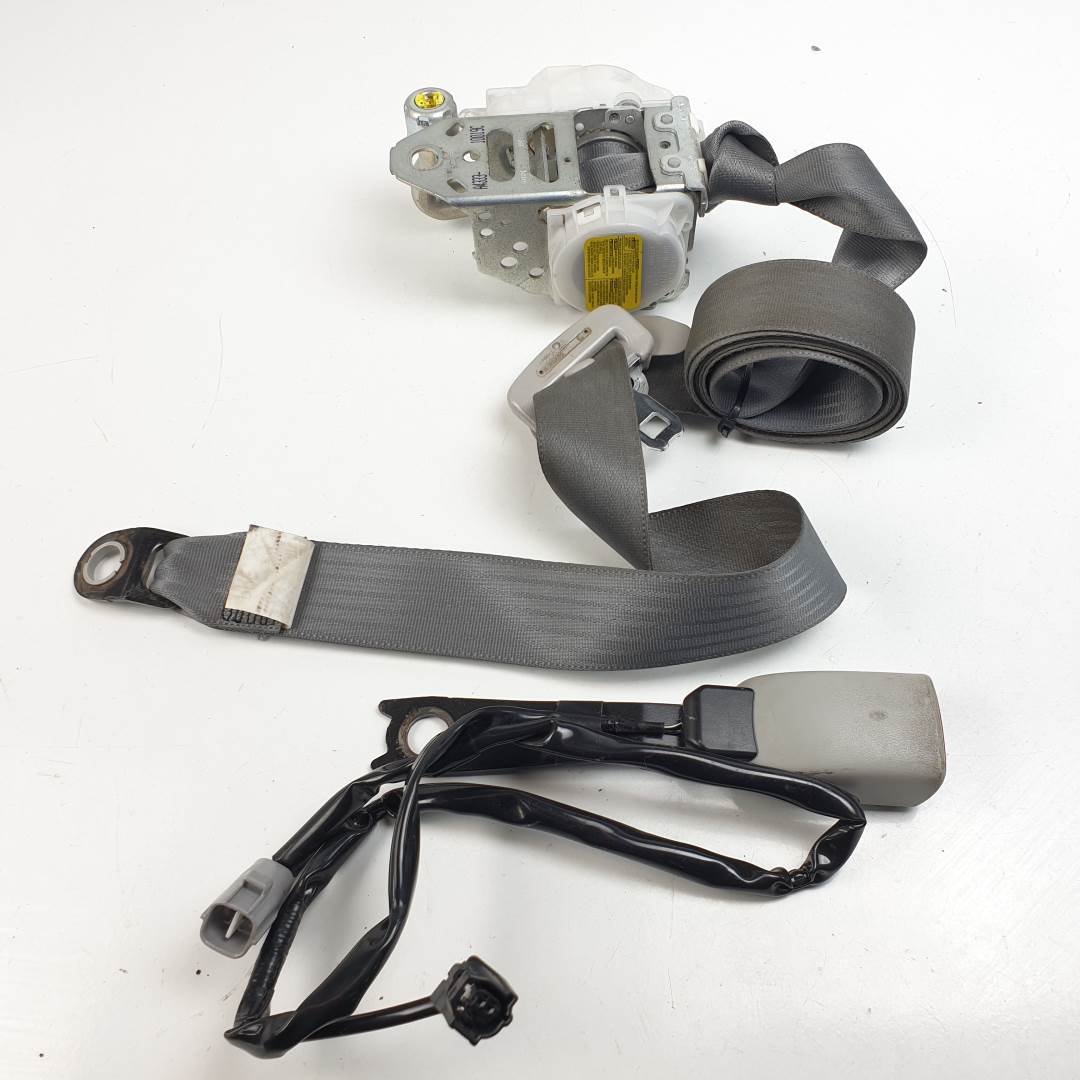 CINTURON SEGURIDAD DELANTERO IZQUIERDO - TOYOTA - VENZA (AV10)
