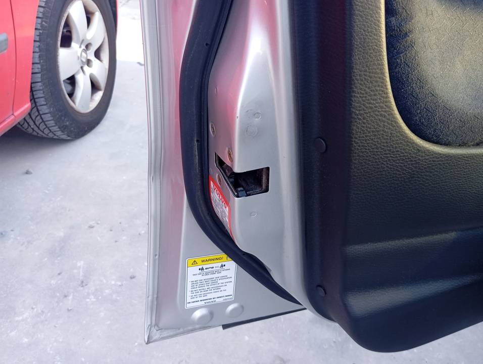 CERRADURA PUERTA DELANTERA IZQUIERDA