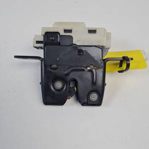 CERRADURA MALETERO / PORTON 8200076240E RENAULT CLIO III Autodesguaces Alicante