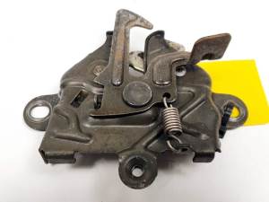 CERRADURA CAPOT TOYOTA YARIS VERSO (NCP2/NLP2) Autodesguaces Alicante