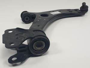 BRAZO SUSPENSION INFERIOR DELANTERO DERECHO BV613C339AAA FORD FOCUS LIM. (CB8) Autodesguaces Alicante