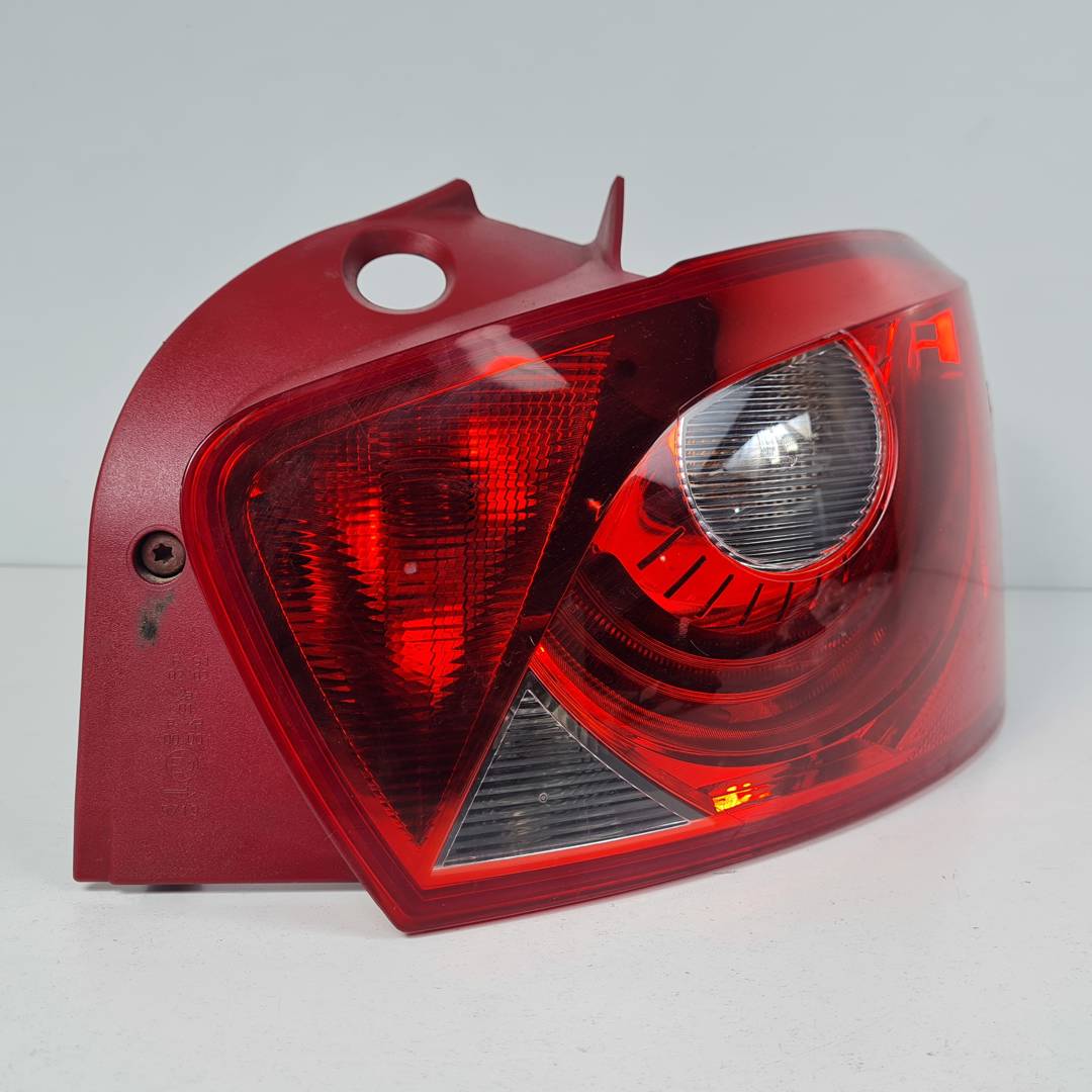 PILOTO TRASERO DERECHO - 6J4945096G - SEAT - IBIZA (6J5)