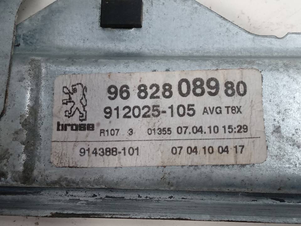 ELEVALUNAS DELANTERO IZQUIERDO