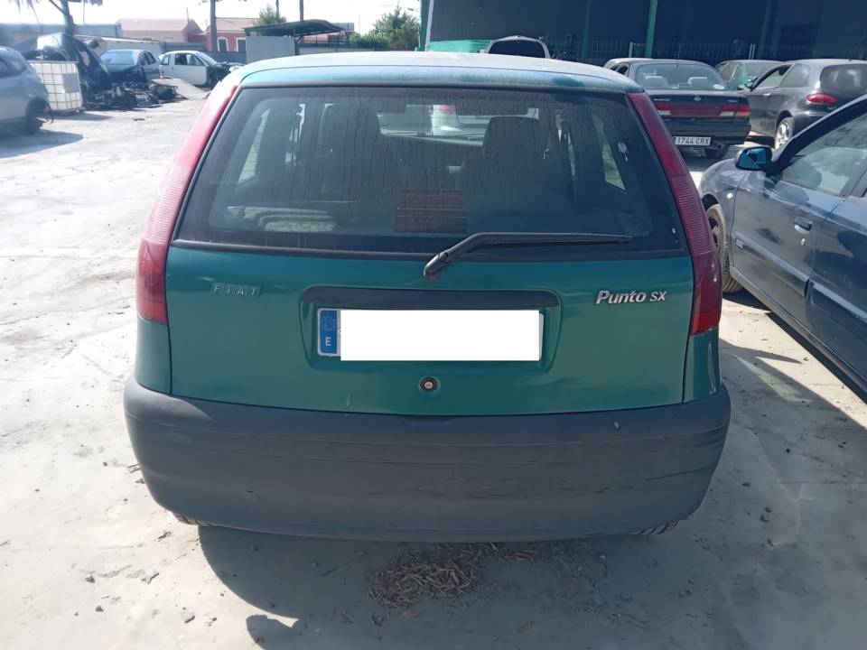 Imagen del vehículo FIAT PUNTO BERLINA (176)