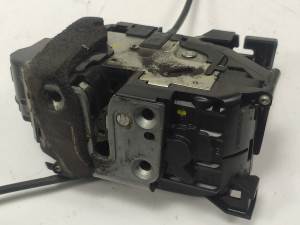 CERRADURA PUERTA TRASERA IZQUIERDA 825010001RC RENAULT LAGUNA III Autodesguaces Alicante