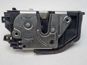 CERRADURA PUERTA DELANTERA DERECHA 7167068 BMW SERIE 1 BERLINA (E81/E87) Autodesguaces Alicante