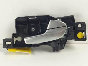 MANETA INTERIOR TRASERA DERECHA 6M21U22600 FORD S-MAX (CA1) Autodesguaces Alicante