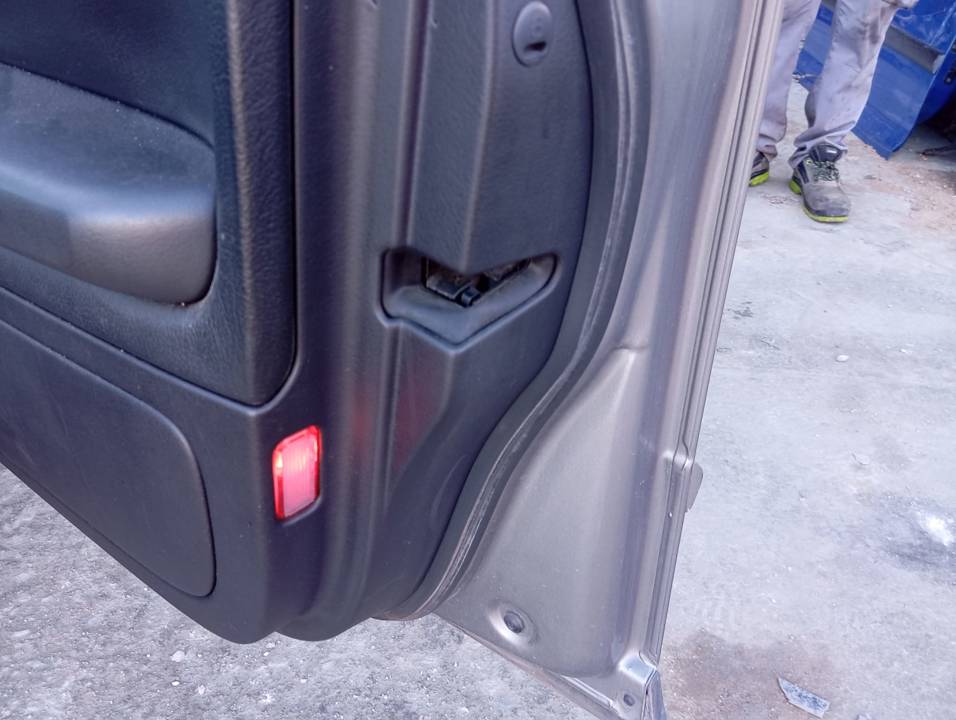 CERRADURA PUERTA DELANTERA DERECHA