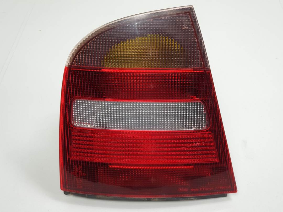 PILOTO TRASERO IZQUIERDO - 1U6945095 - SKODA - OCTAVIA BERLINA (1U2)