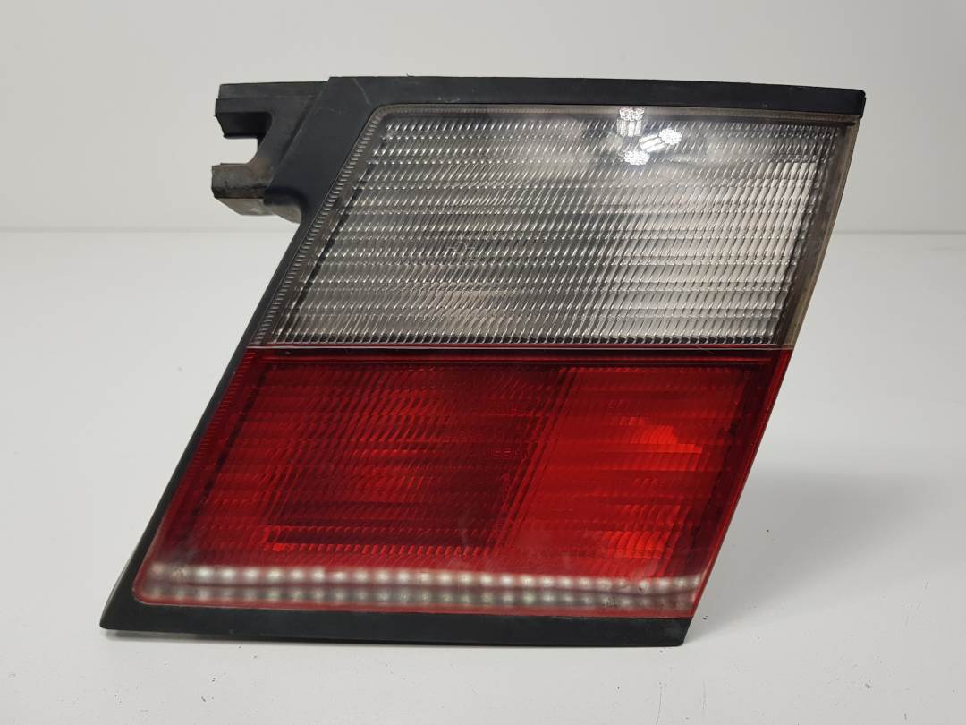 PILOTO TRASERO DERECHO INTERIOR - 23070204 - NISSAN - PRIMERA BERLINA (P11)
