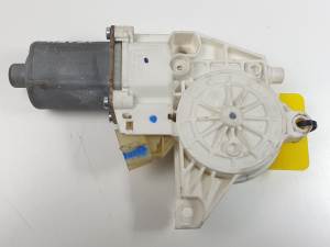 MOTOR ELEVALUNAS DELANTERO IZQUIERDO A2518200742 MERCEDES CLASE M (W164) Autodesguaces Alicante