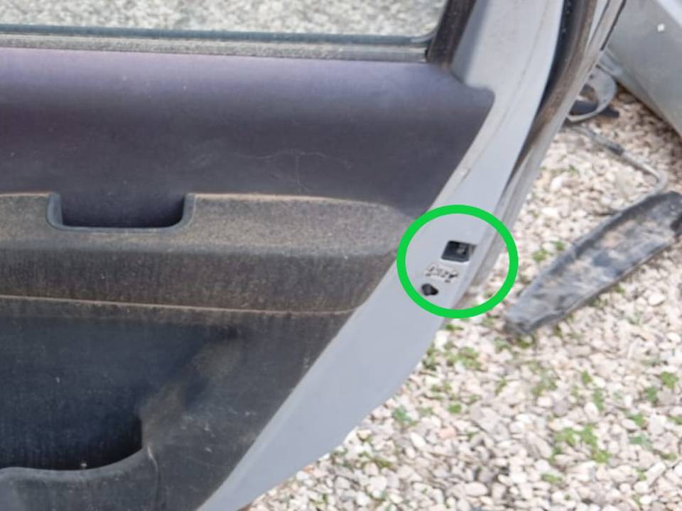 CERRADURA PUERTA TRASERA DERECHA