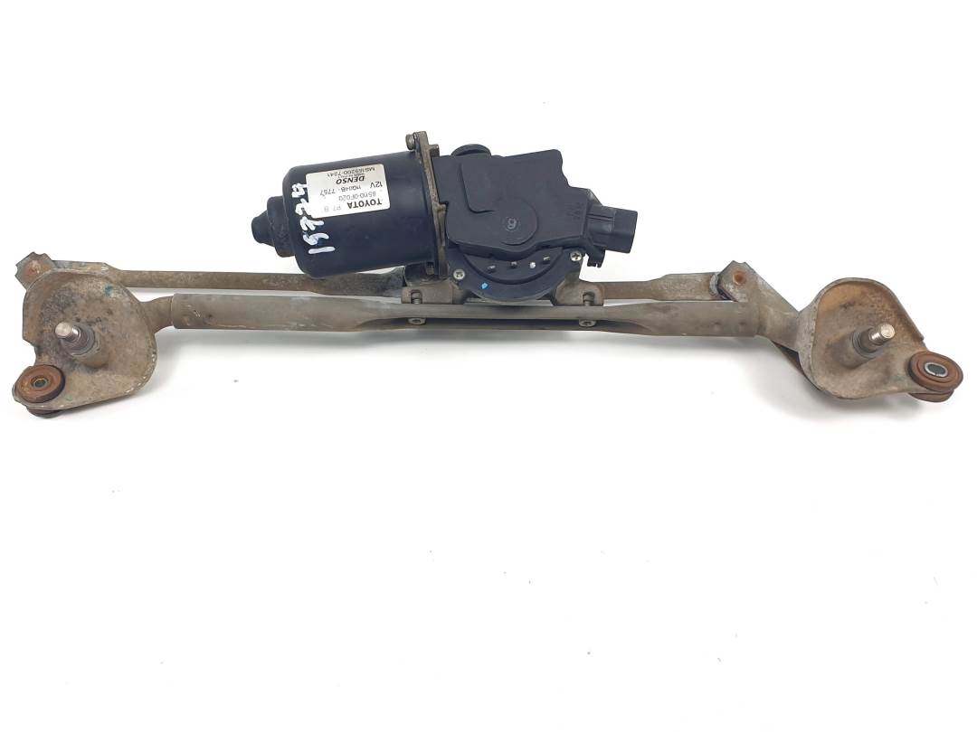 MOTOR LIMPIA DELANTERO - 851100F020 - TOYOTA - COROLLA VERSO (R1)