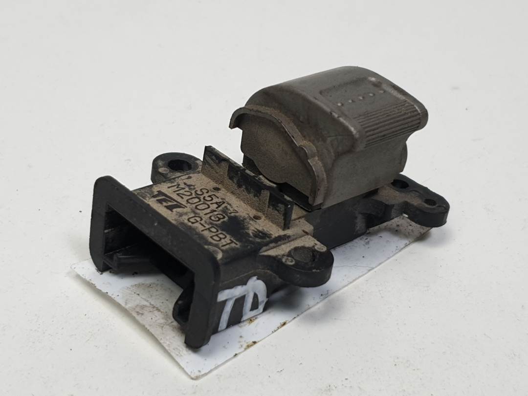MANDO ELEVALUNAS TRASERO DERECHO - M20013 - HONDA - CR-V (RD8)
