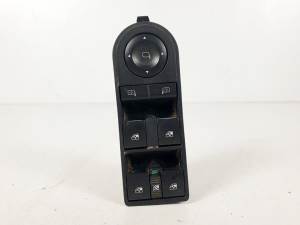 MANDO ELEVALUNAS DELANTERO IZQUIERDO 13228699 OPEL ZAFIRA B Autodesguaces Alicante