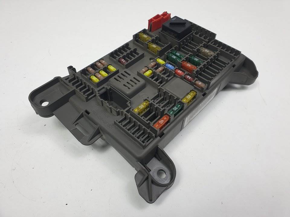 CAJA RELES / FUSIBLES - B010105300 - BMW - X5 (E70)