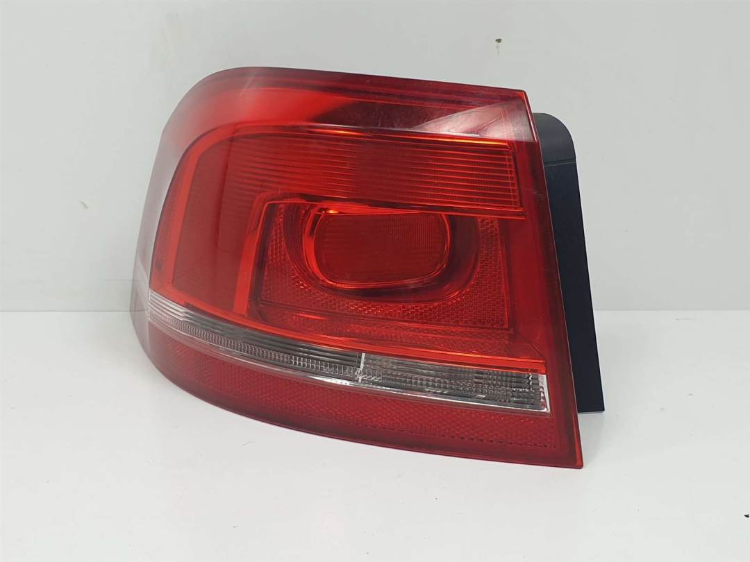 PILOTO TRASERO IZQUIERDO - 3AF945095C - VOLKSWAGEN - PASSAT VARIANT (365)