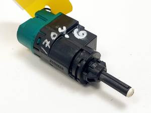 INTERRUPTOR 253203383R RENAULT CAPTUR II Autodesguaces Alicante