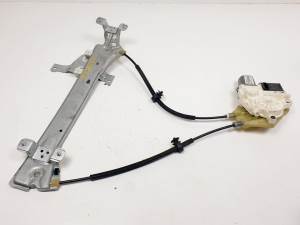 ELEVALUNAS TRASERO IZQUIERDO 827310185R RENAULT MEGANE III BERLINA 5P Autodesguaces Alicante