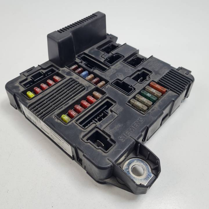 CAJA RELES / FUSIBLES 8200306033B RENAULT MEGANE II COUPE/CABRIO Autodesguaces Alicante