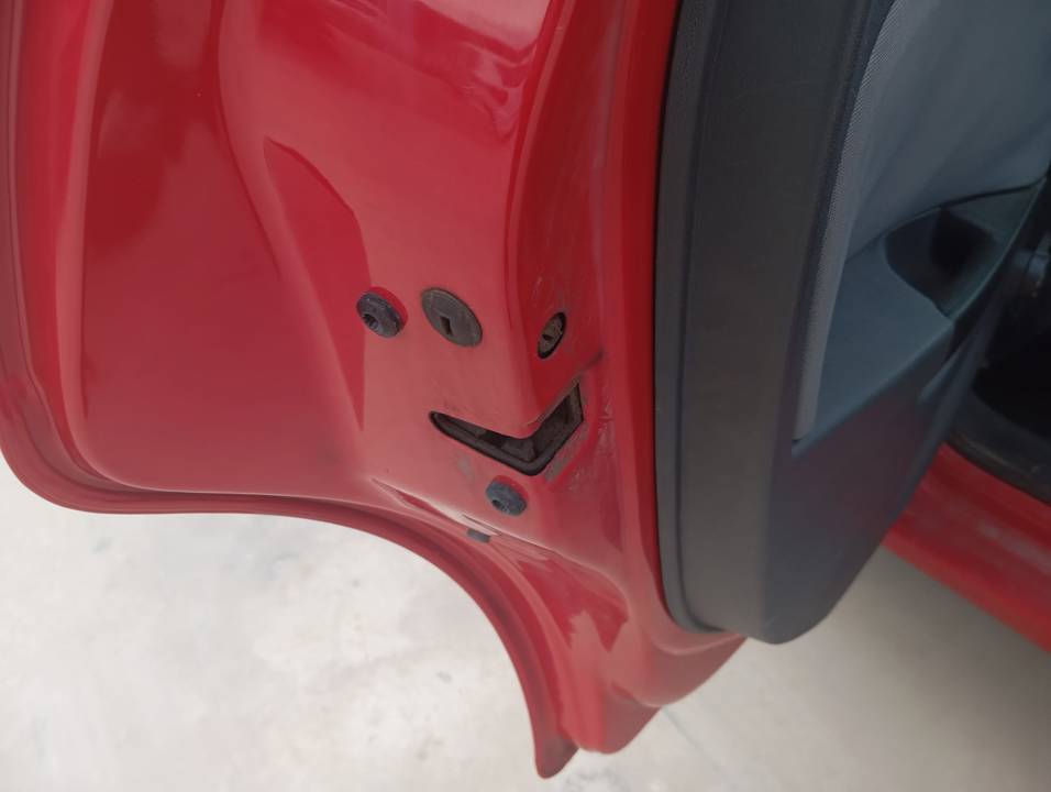 CERRADURA PUERTA TRASERA IZQUIERDA